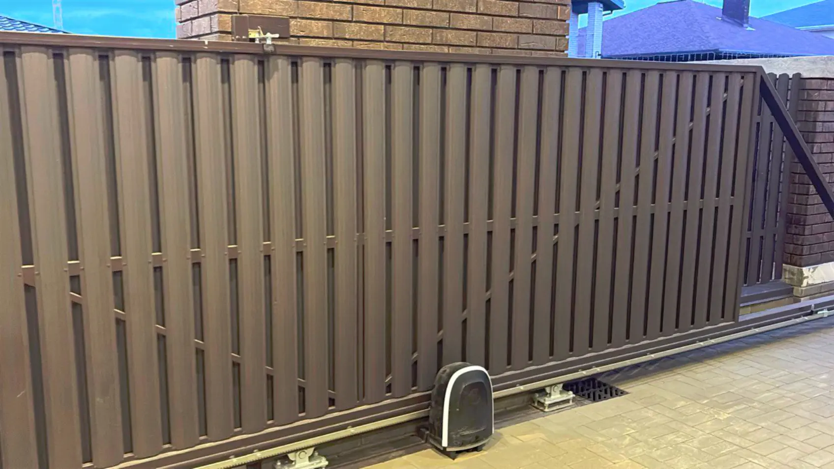 Фото 7 Штакетник Полукруглый RAL8019 МАТТЕ Темный Шоколад двусторонний